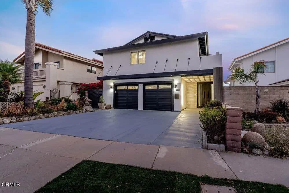 2431 Victoria Avenue, Oxnard, CA — listing photo 1