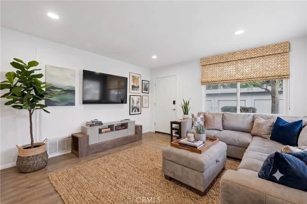 1346 E Hillcrest 40, Thousand Oaks, CA — listing photo 1