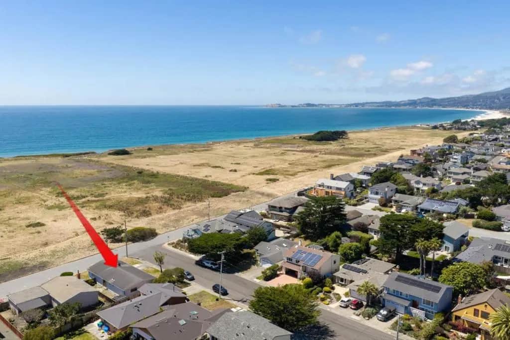 200 Filbert Street, Half Moon Bay, CA — listing photo 1