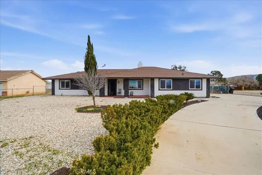 10911 Caribou Avenue, Apple Valley, CA — listing photo 1