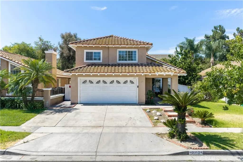 2112 Mammoth, Corona, CA — listing photo 1