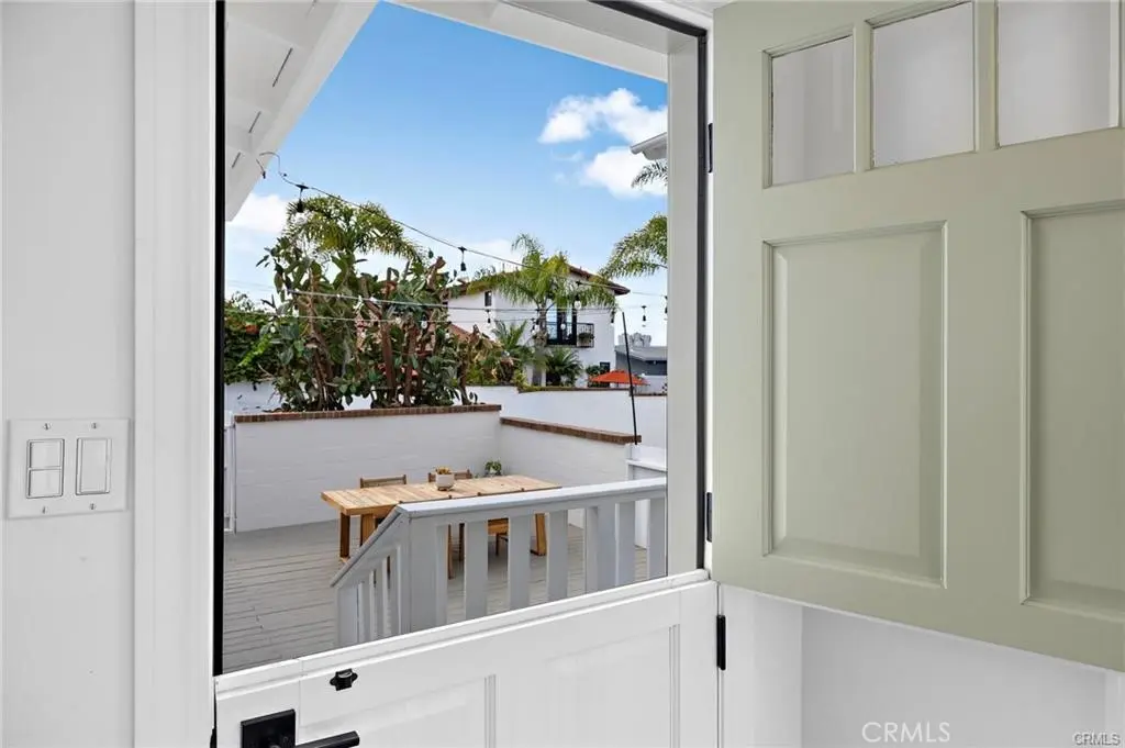226 La Jolla, Newport Beach, CA — listing photo 1