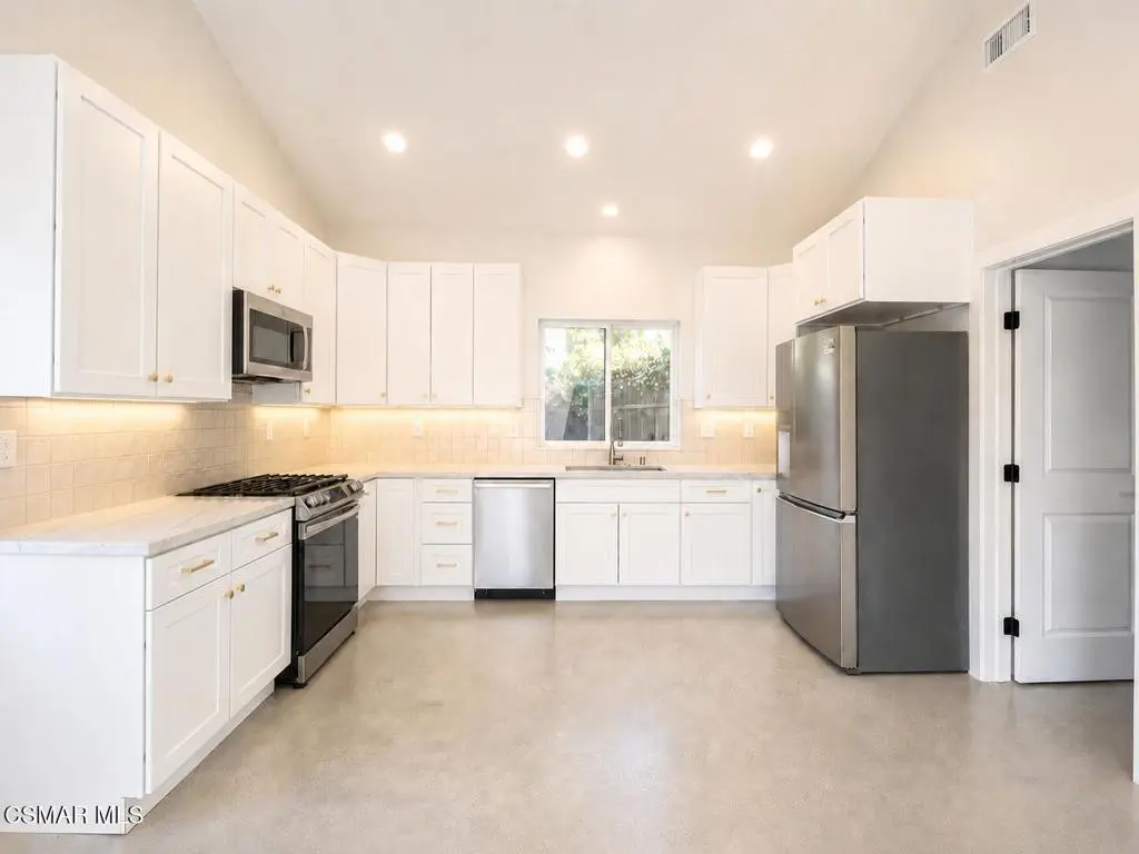 1141 Calle Tulipan 2, Thousand Oaks, CA — listing photo 1