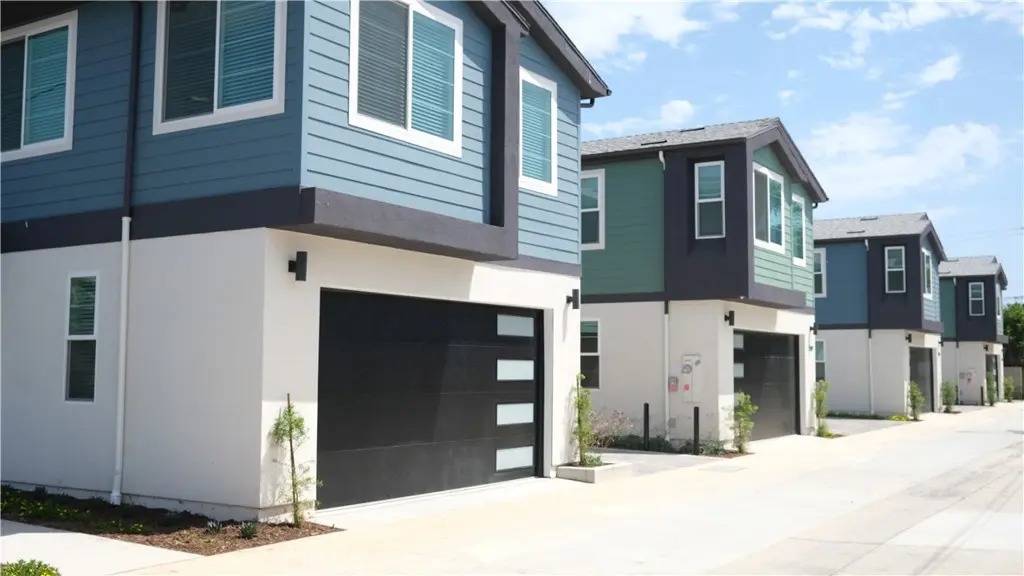 551 Bernard, Costa Mesa, CA — listing photo 1
