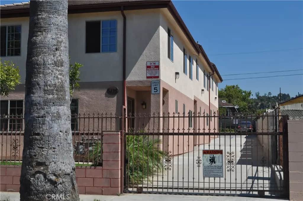 5425 Buchanan, Los Angeles, CA — listing photo 1