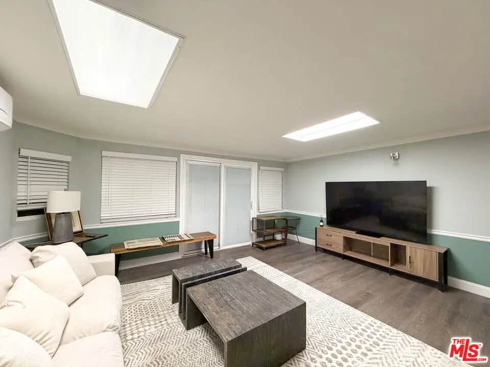942 S Bronson Avenue, Los Angeles, CA — listing photo 1