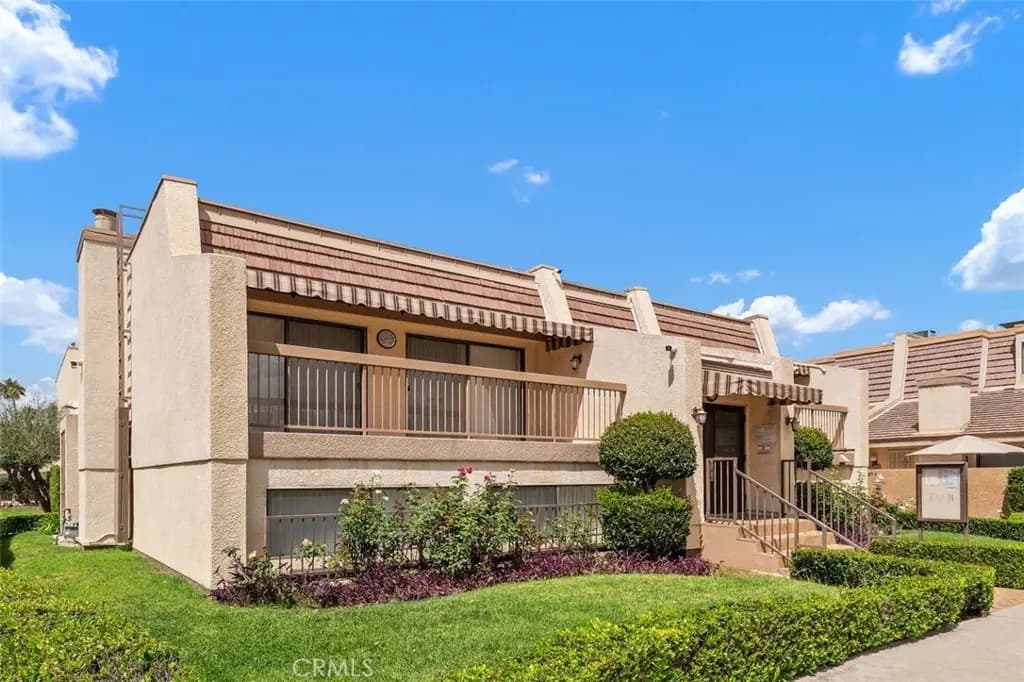 18415 Collins, Tarzana, CA — listing photo 1
