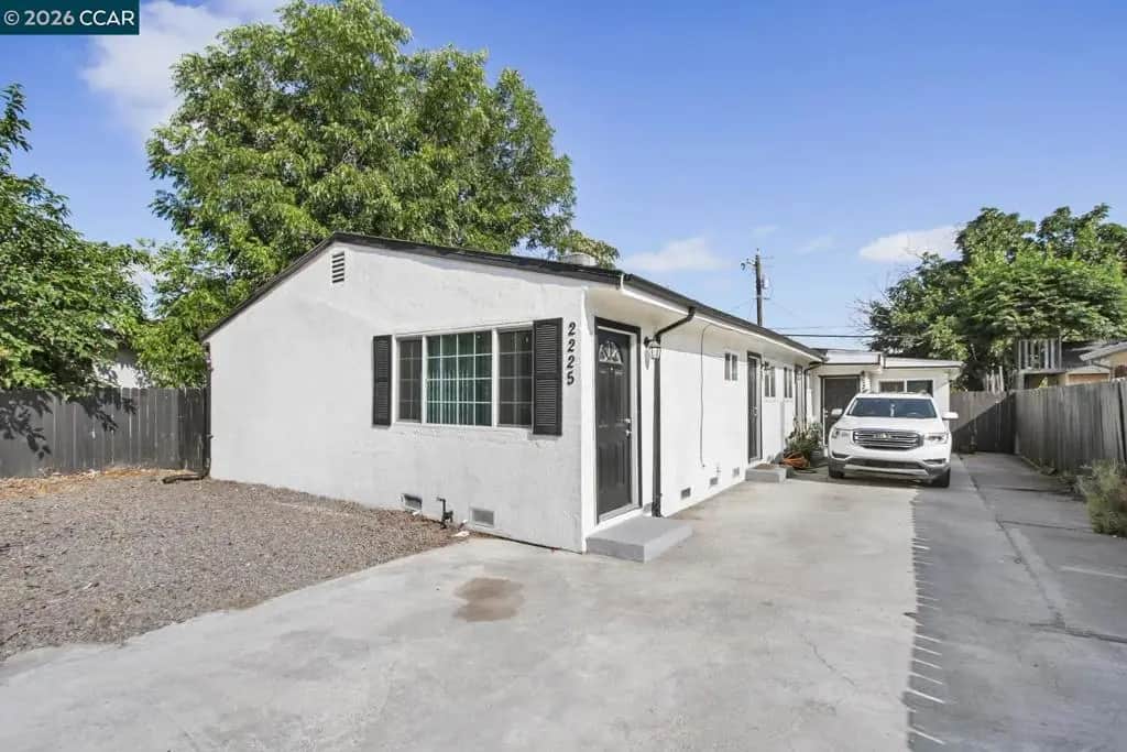2225 E Myrtle St, Stockton, CA — listing photo 1