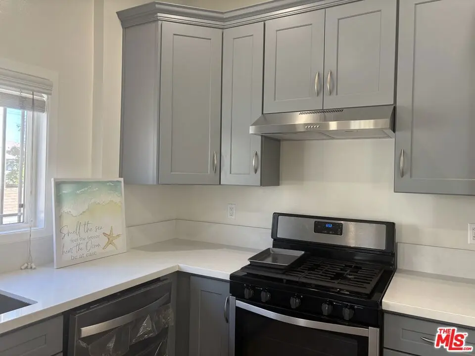 915 S Grand View Street, Los Angeles, CA — listing photo 1