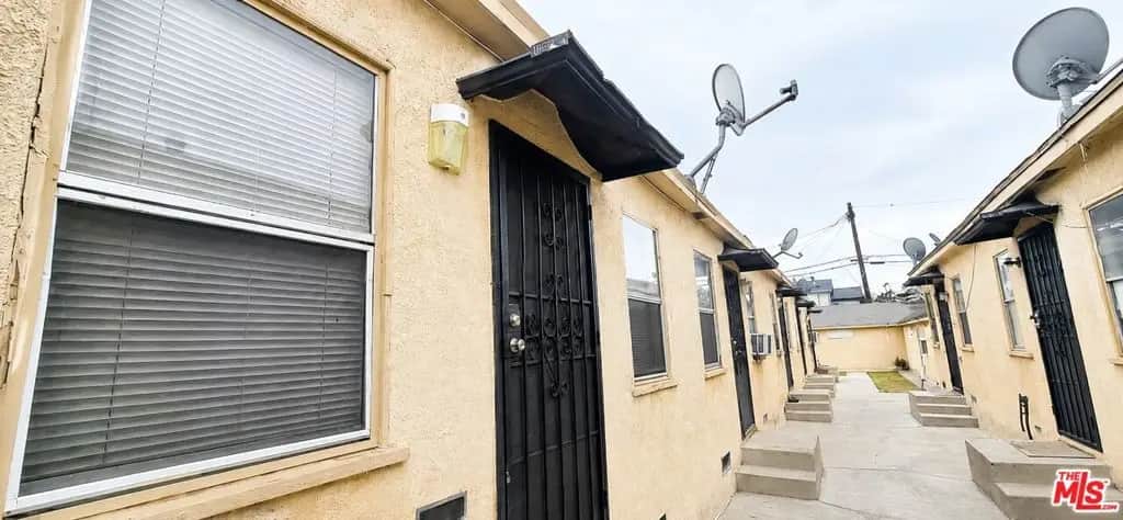 10620 S Figueroa Street 1/4, Los Angeles, CA — listing photo 1