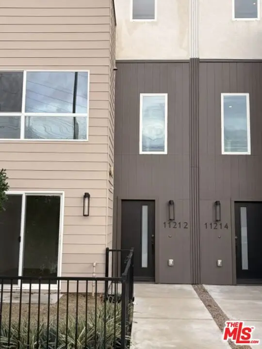 11212 W Victory Boulevard 7, Los Angeles, CA — listing photo 1