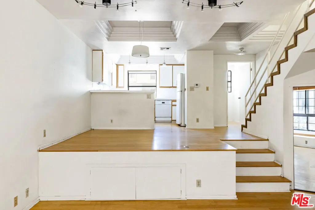 36 Navy Street 9, Los Angeles, CA — listing photo 1