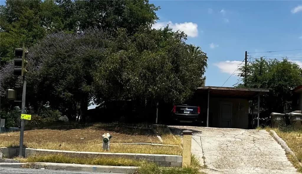 2200 COLLEGE Avenue, Bakersfield, CA — listing photo 1