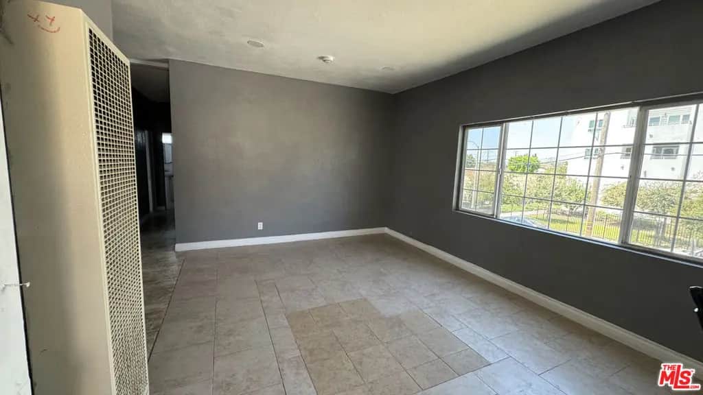 924 S Sunol Drive 1/2, Los Angeles, CA — listing photo 1