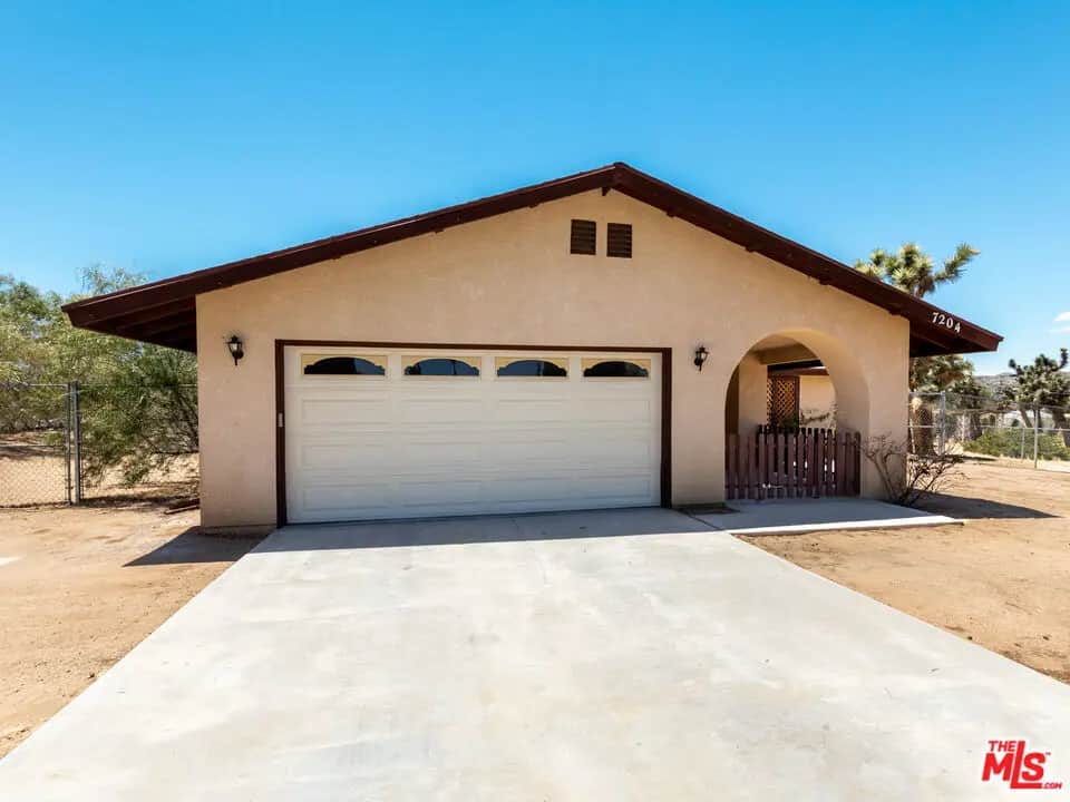 7204 Emerson Avenue, Yucca Valley, CA — listing photo 1