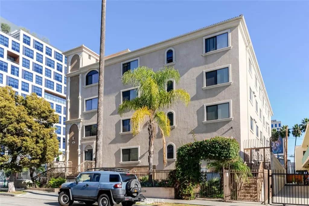 1466 Tamarind Avenue 401, Los Angeles, CA — listing photo 1