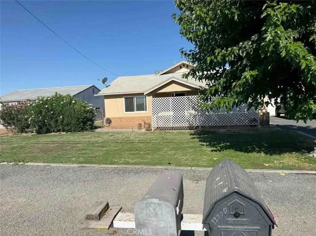12720 10th Ave, Hanford, CA — listing photo 1