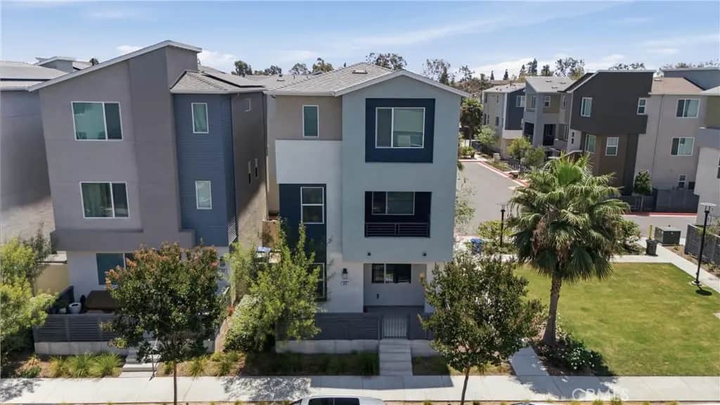 916 E 3RD ST, Santa Ana, CA — listing photo 1