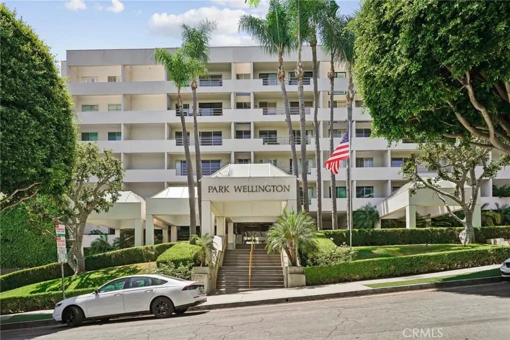 1131 Alta Loma, West Hollywood, CA — listing photo 1