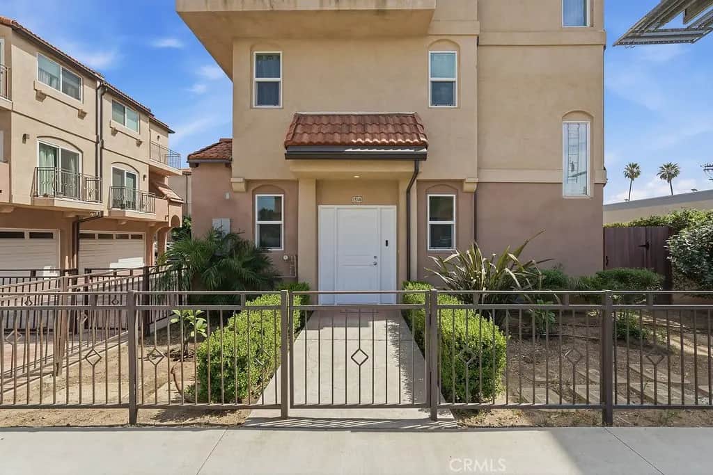 15340 Lassen, Los Angeles, CA — listing photo 1