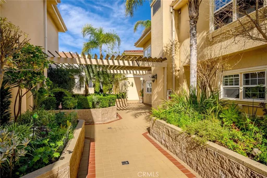 415 E Dryden 110, Glendale, CA — listing photo 1
