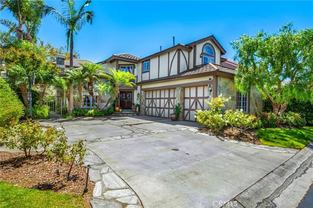19381 Woodlands Dr, Huntington Beach, CA — listing photo 1