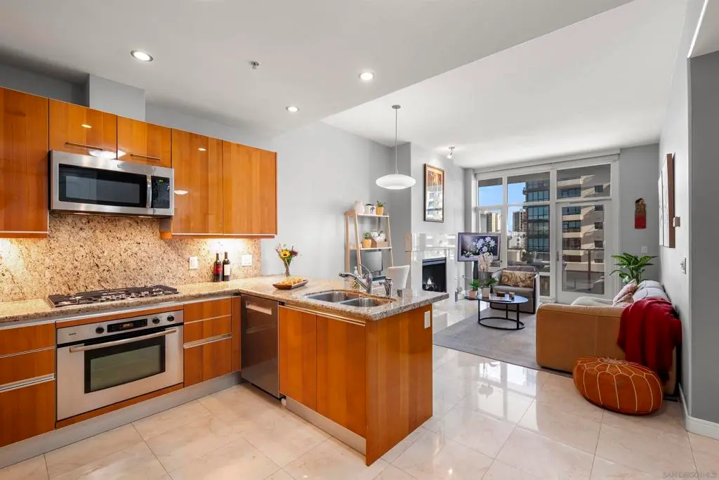 550 Front St 302, San Diego, CA — listing photo 1