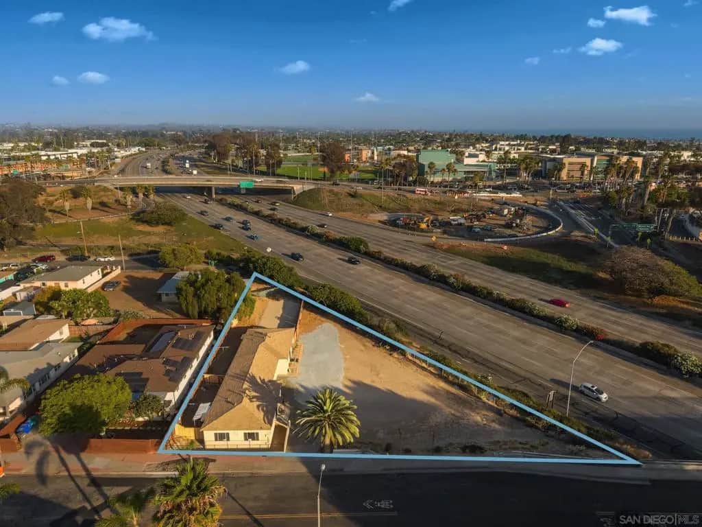 1303 5 Bush Street, Oceanside, CA — listing photo 1