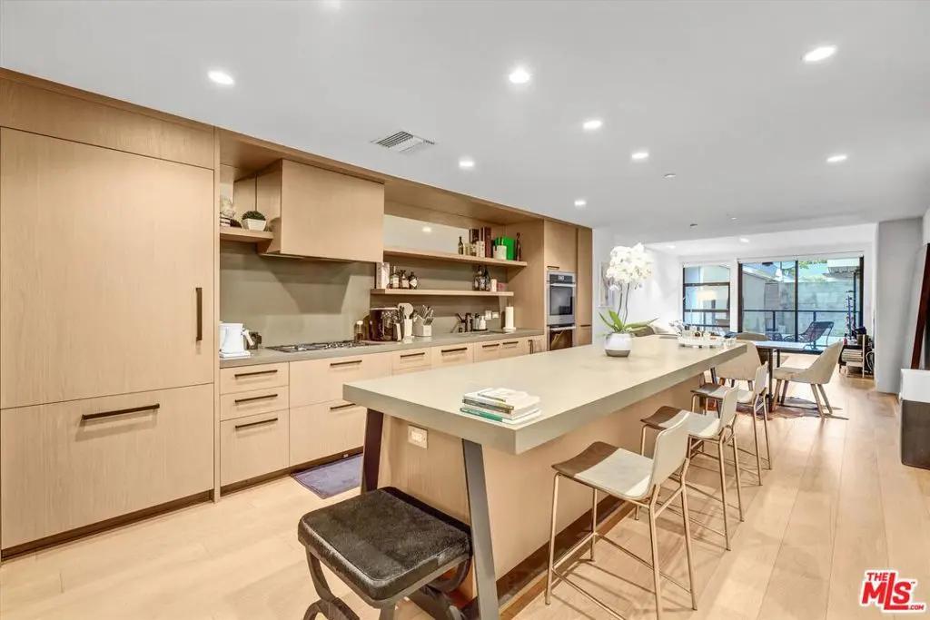 10777 WILSHIRE Boulevard 209, Los Angeles, CA — listing photo 1
