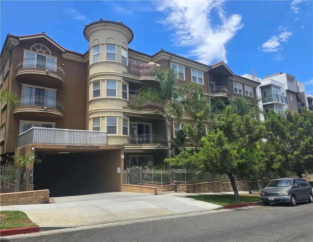 917 S New Hampshire 301, Los Angeles, CA — listing photo 1