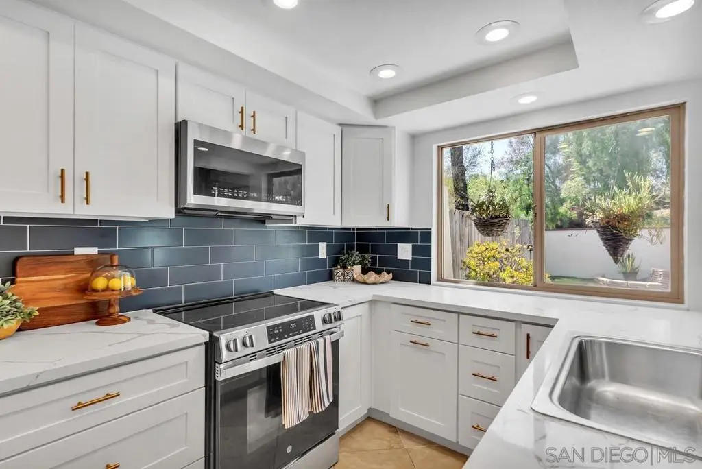 5734 Menorca Dr, San Diego, CA — listing photo 1