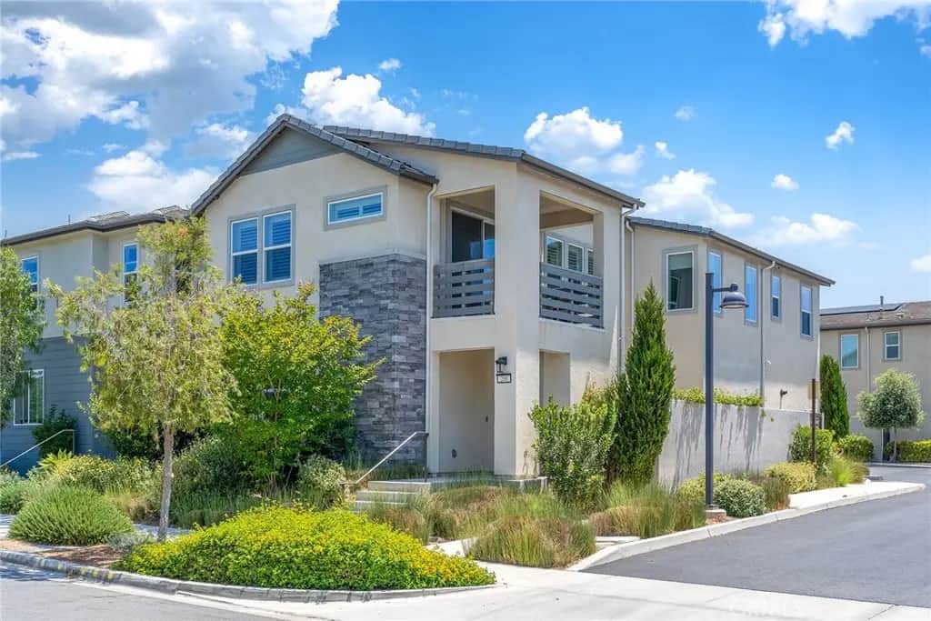 200 Chorus, Irvine, CA — listing photo 1