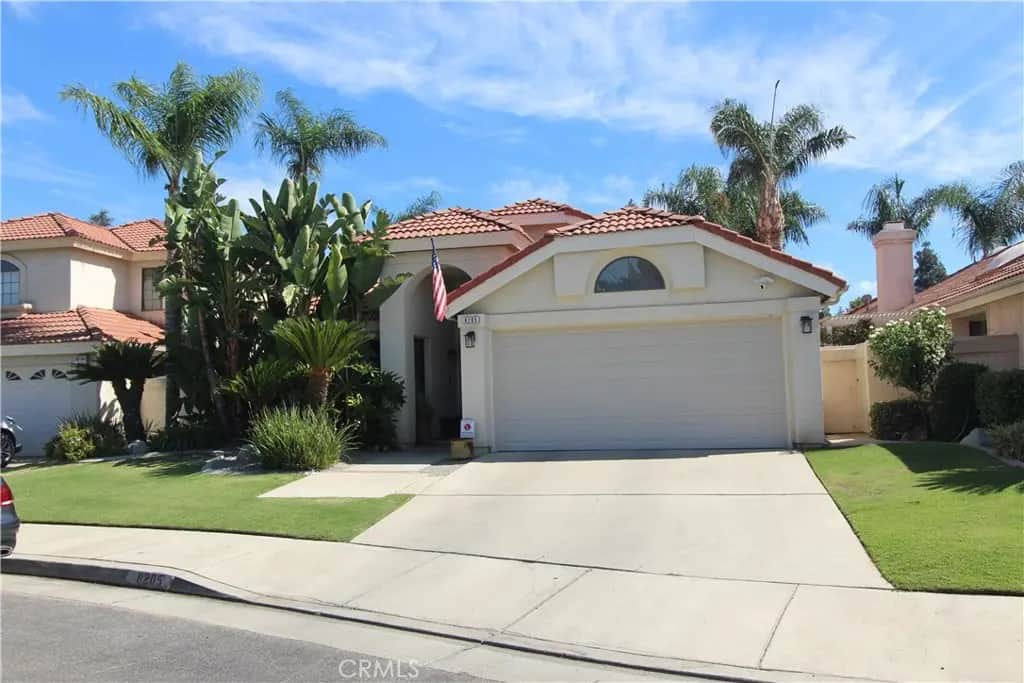8205 New Castle Street, Bakersfield, CA — listing photo 1