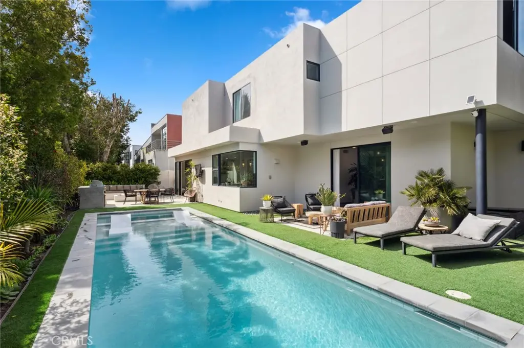Homes With Pool in Laguna Beach
