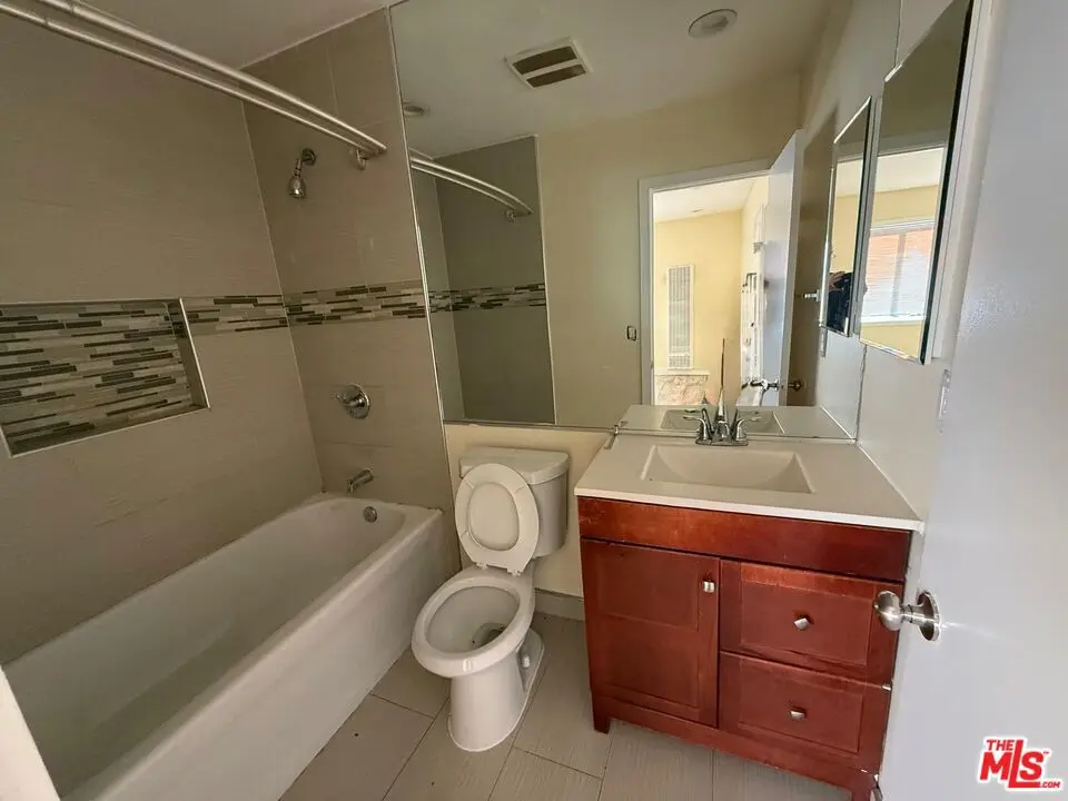 3205 Bartdon Avenue, Inglewood, CA — listing photo 1