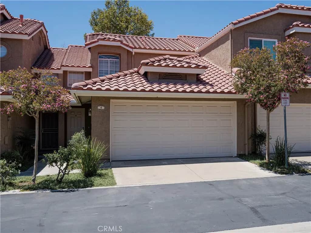 28102 Bob White Circle 4, Saugus, CA — listing photo 1