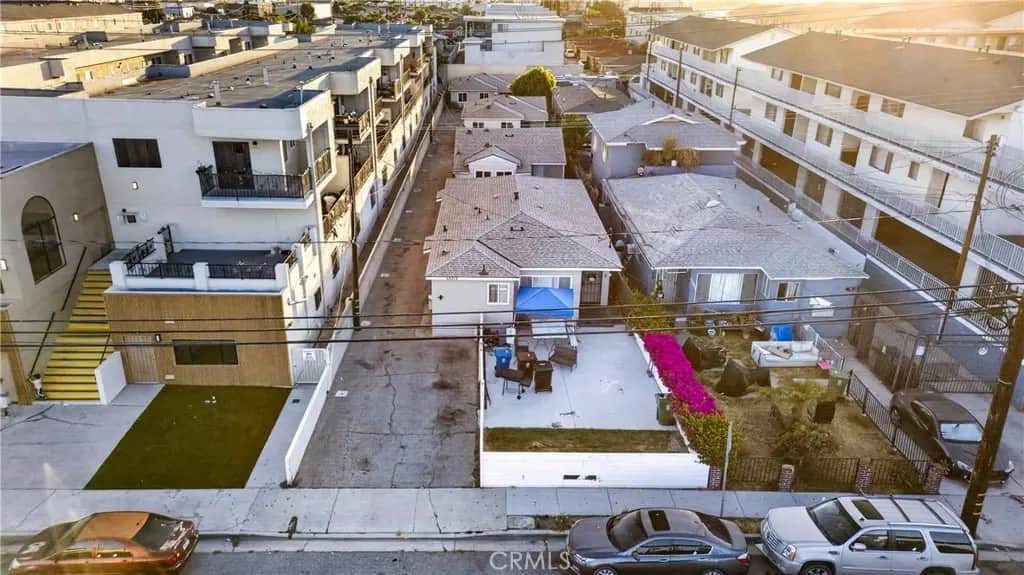 13717 1/2 Yukon Avenue 2, Hawthorne, CA — listing photo 1