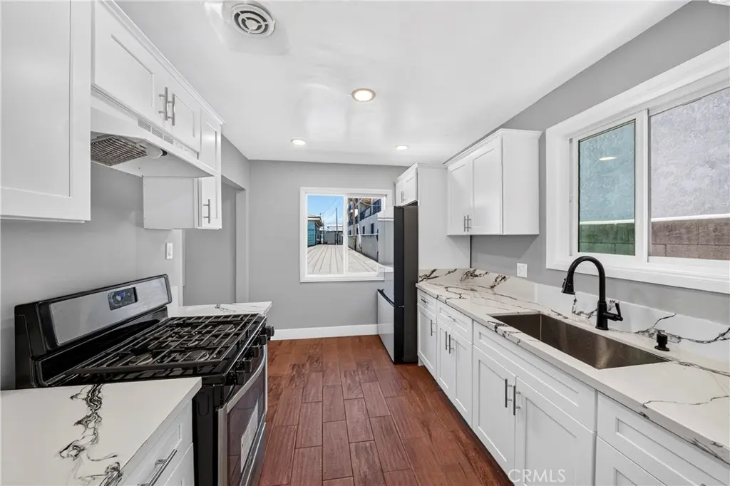 13719 1/2 Yukon Avenue 4, Hawthorne, CA — listing photo 1