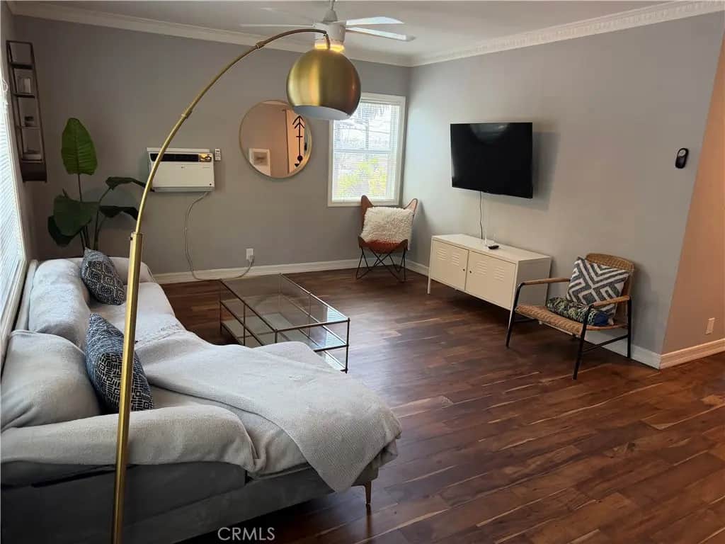 2244 W Adams Boulevard 6, Los Angeles, CA — listing photo 1