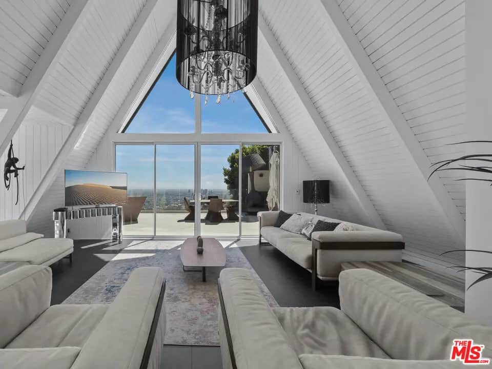 8460 Cole Crest Drive, Los Angeles, CA — listing photo 1