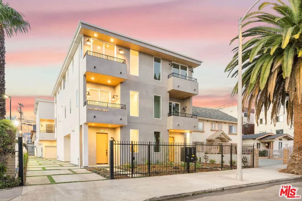 6241 Banner Avenue 3/4, Los Angeles, CA — listing photo 1