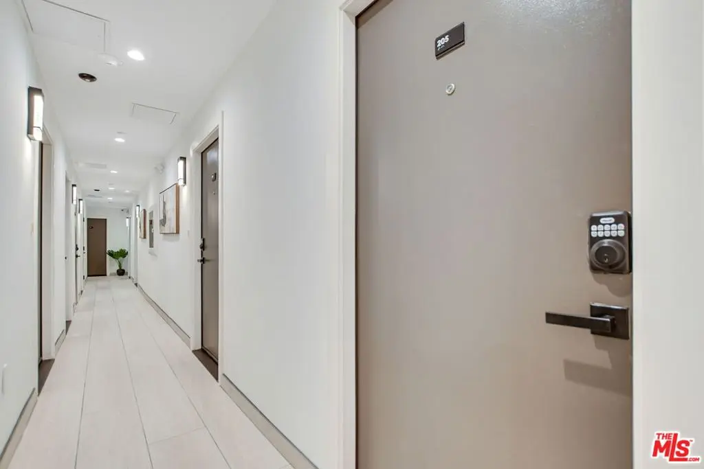 946 S Ridgeley Drive 205, Los Angeles, CA — listing photo 1