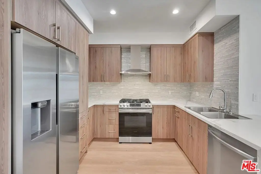 14419 Riverside Drive 306, Sherman Oaks, CA — listing photo 1
