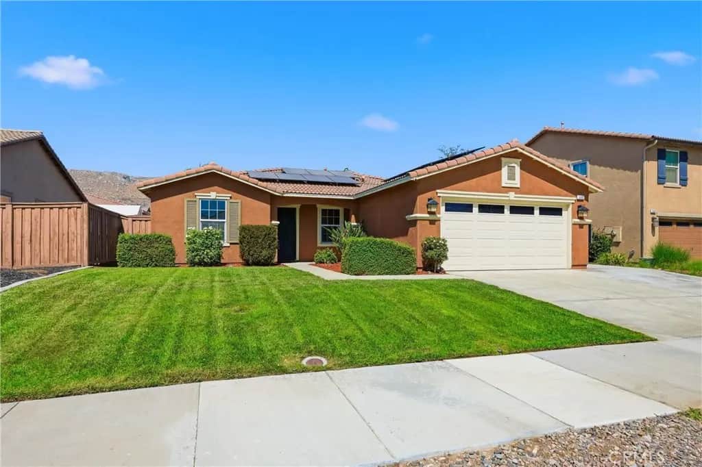 690 Julian, San Jacinto, CA — listing photo 1