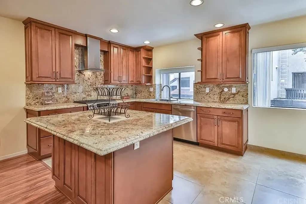 21931 Burbank 23, Woodland Hills, CA — listing photo 1