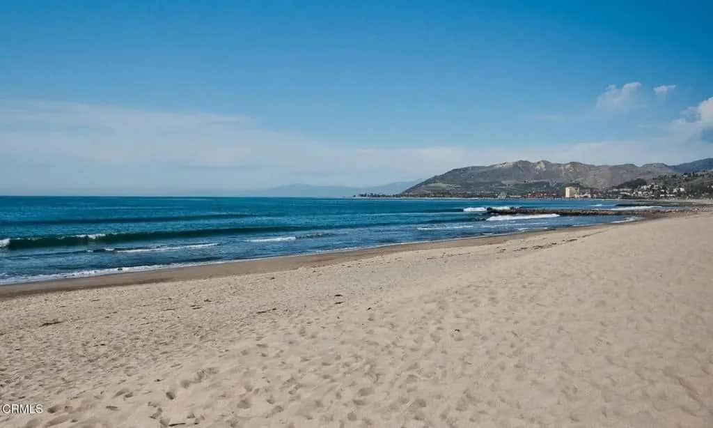 924 Woodstock Lane, Ventura, CA — listing photo 1