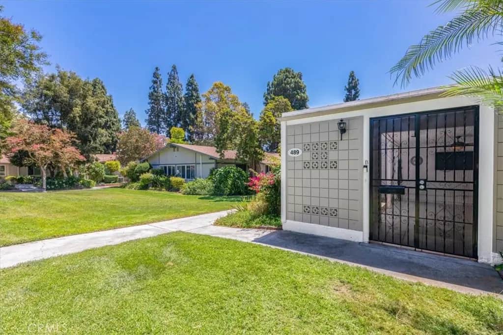 489 Calle Cadiz B, Laguna Woods, CA — listing photo 1