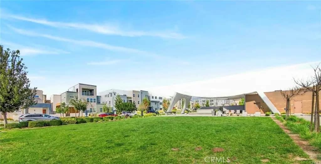 352 Tank, Irvine, CA — listing photo 1