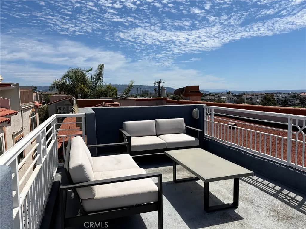 703 11th Street, Hermosa Beach, CA — listing photo 1