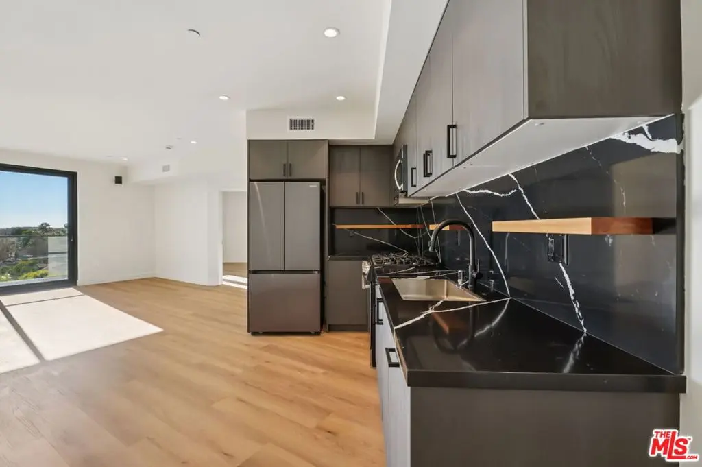 1110 S Spaulding Avenue PH5, Los Angeles, CA — listing photo 1
